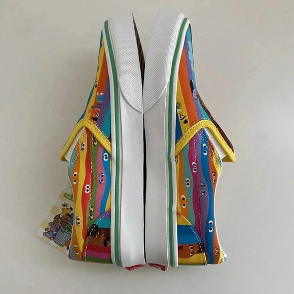 VANS X SESAME STREET Kids Classic Slip Ons Sneakers Shoes US Size 1.5 NEW! - Picture 5 of 12